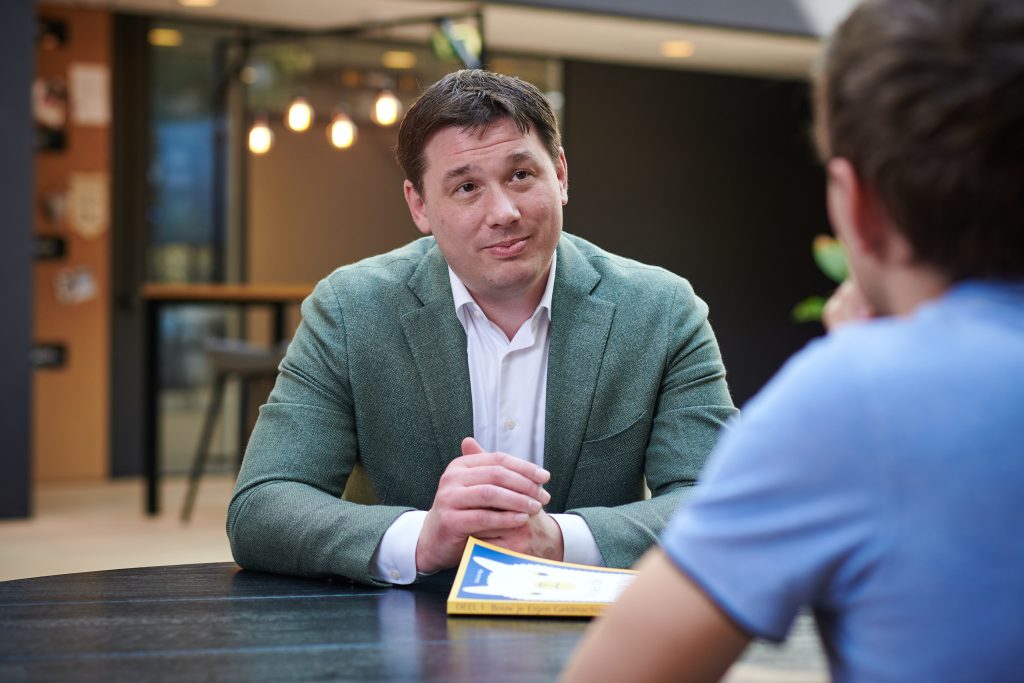 Ondernemer ontvangt een bod van een koper op zijn bedrijf